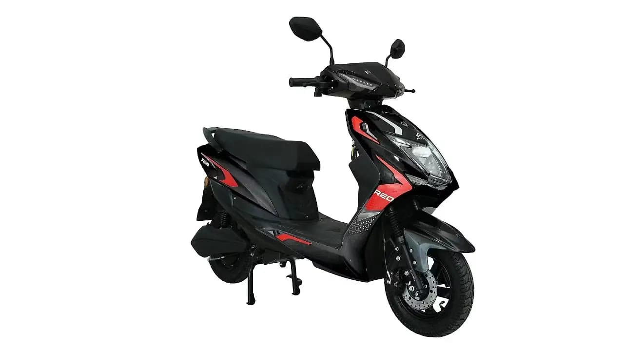 Ampere Reo right front three-quarter view