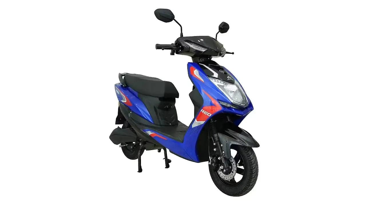 Ampere Reo right front three-quarter view