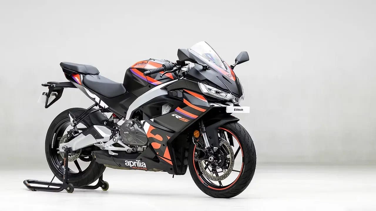 Aprilia RS 457 right front three-quarter view
