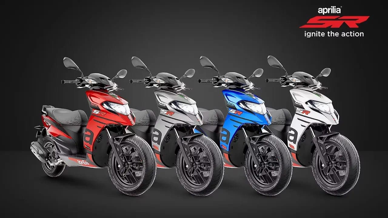 Aprilia SR 125 right front three-quarter view