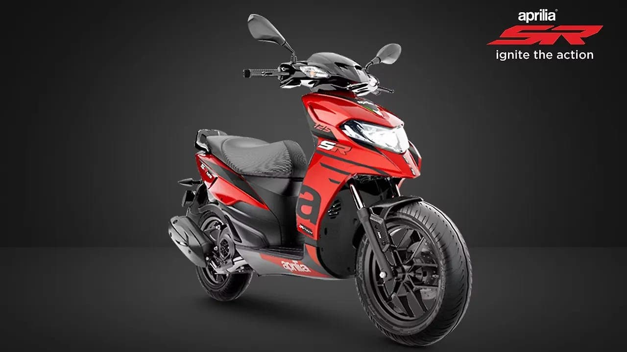 Aprilia SR 125 right front three-quarter view