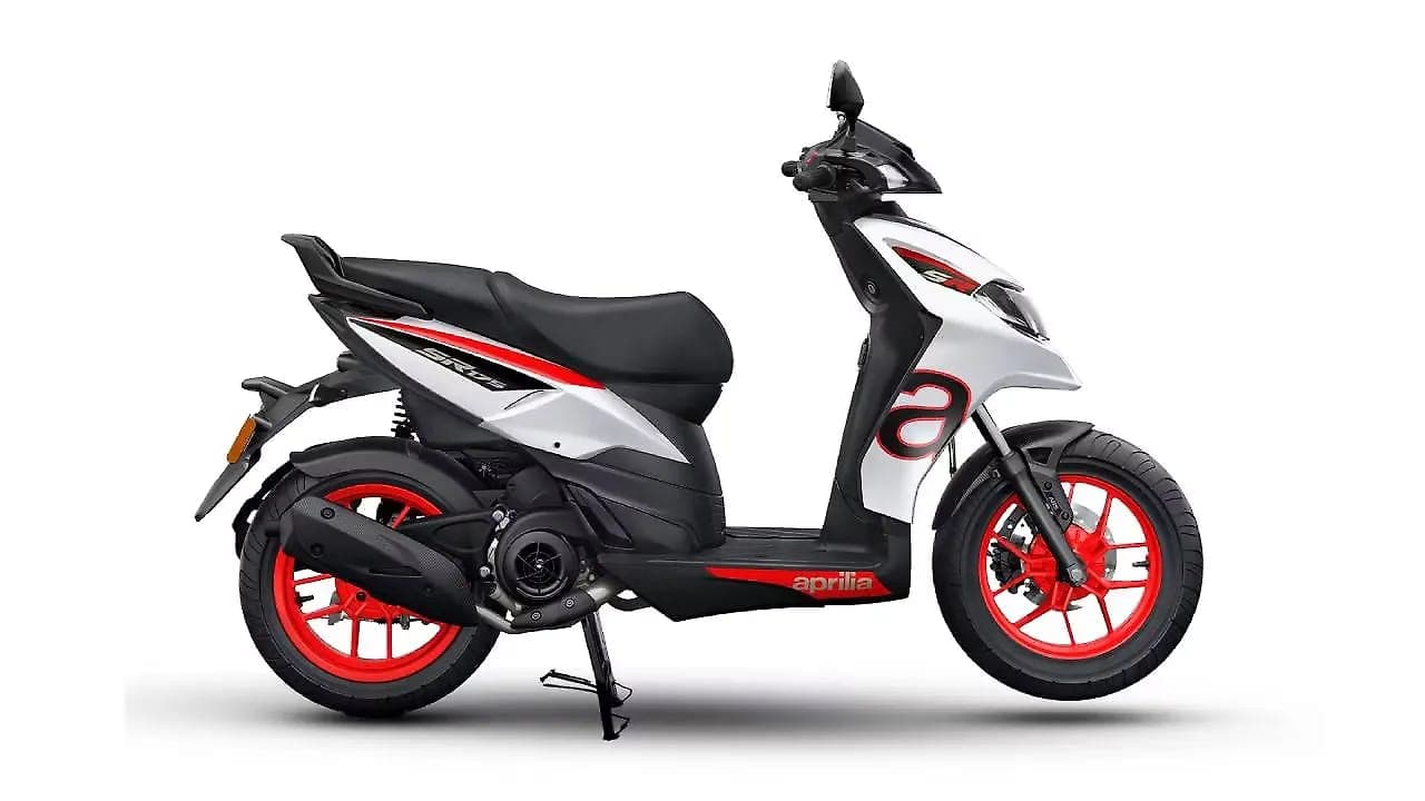Aprilia SR 175 right side view