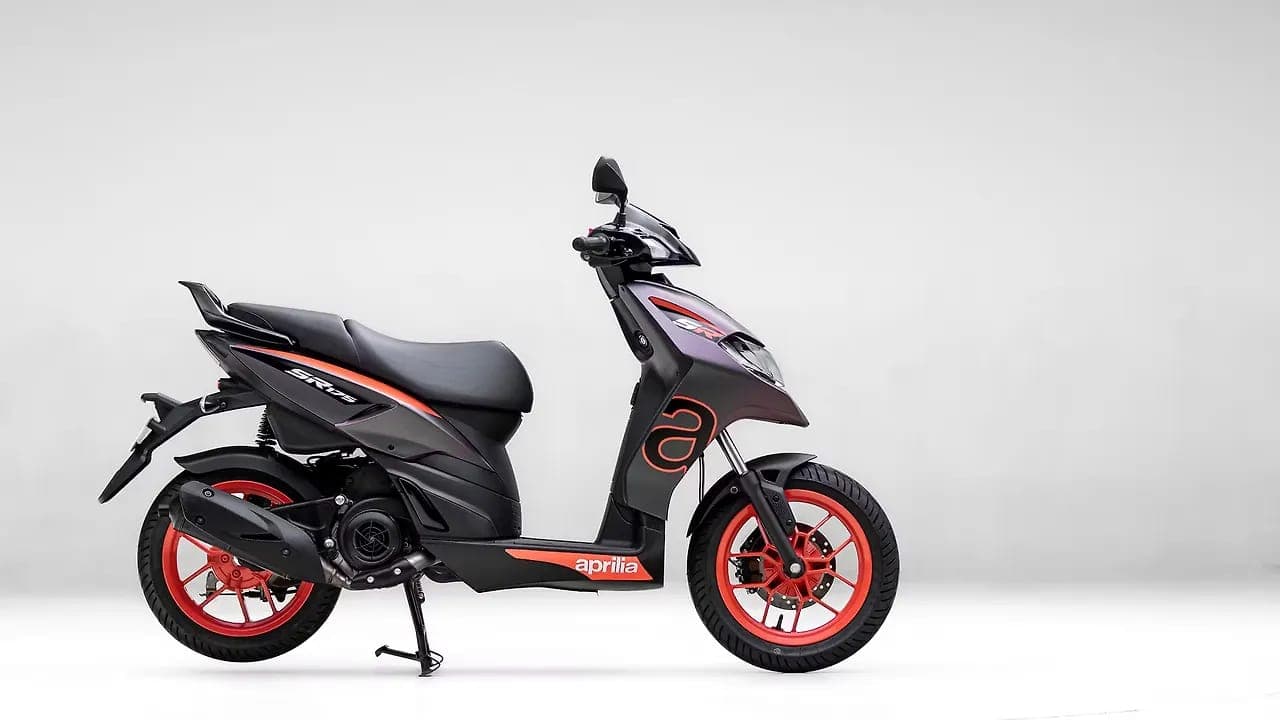 Aprilia SR 175 right side view