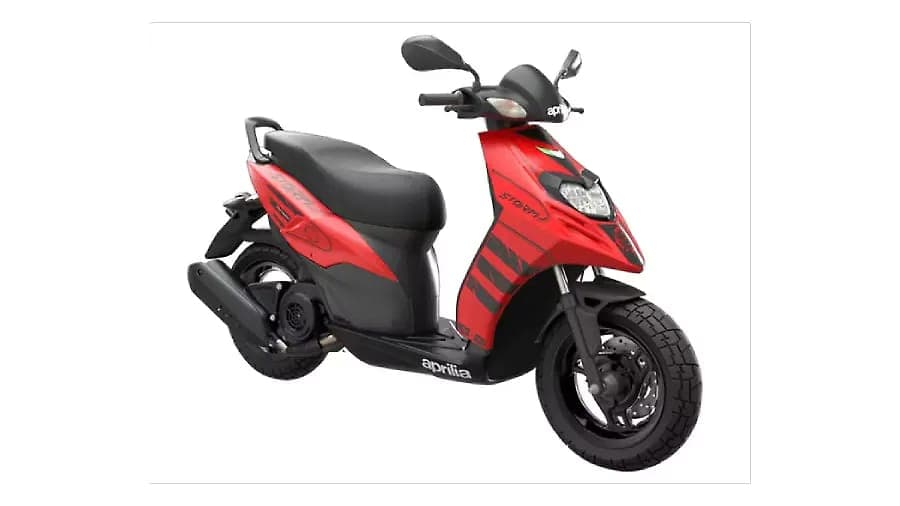 Aprilia Storm 125 right front three-quarter view