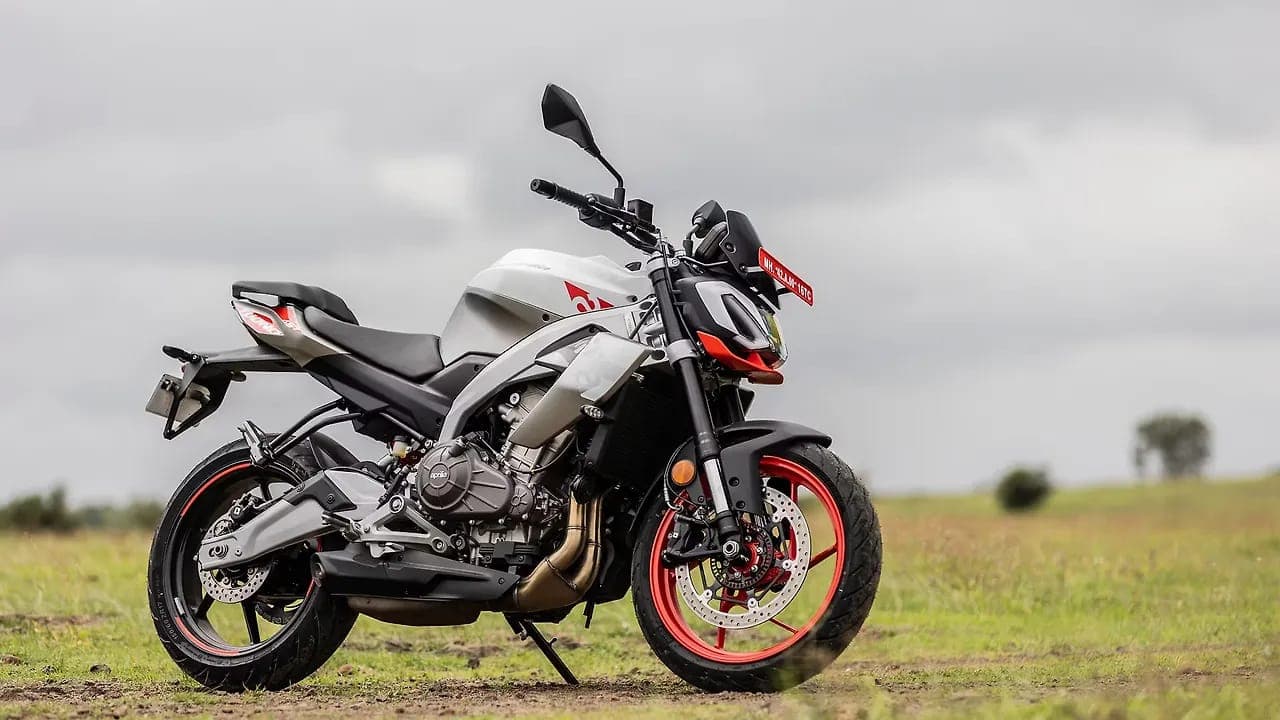 Aprilia Tuono 457 right front three-quarter view