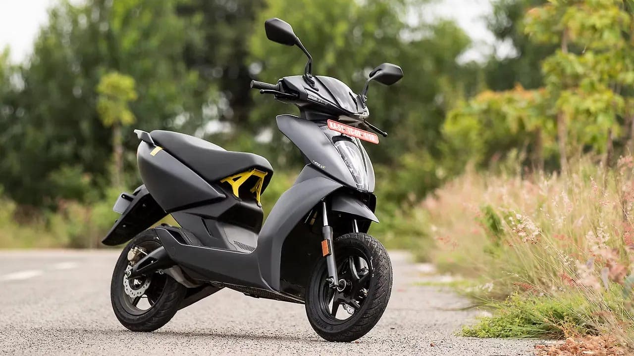 Ather Energy 450S right front three-quarter view