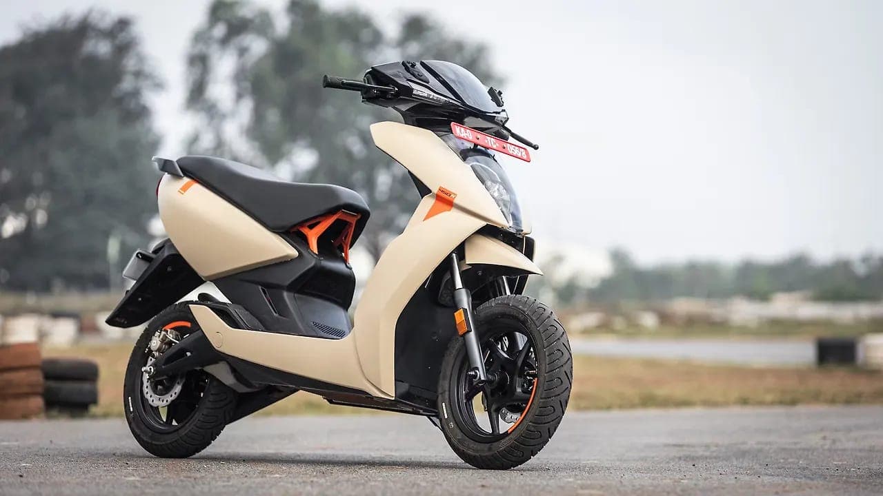 Ather Energy 450X right front three-quarter view
