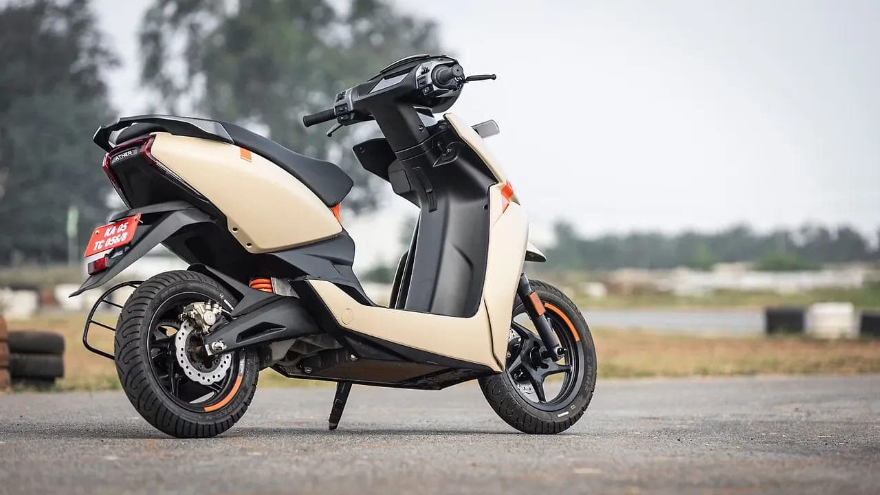 Ather Energy 450X right rear three-quarter view