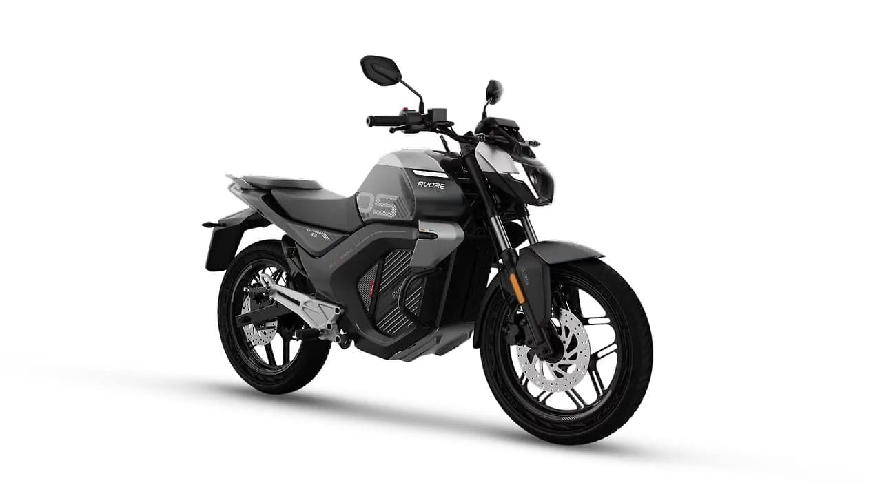 Avore EX2 right front three-quarter view
