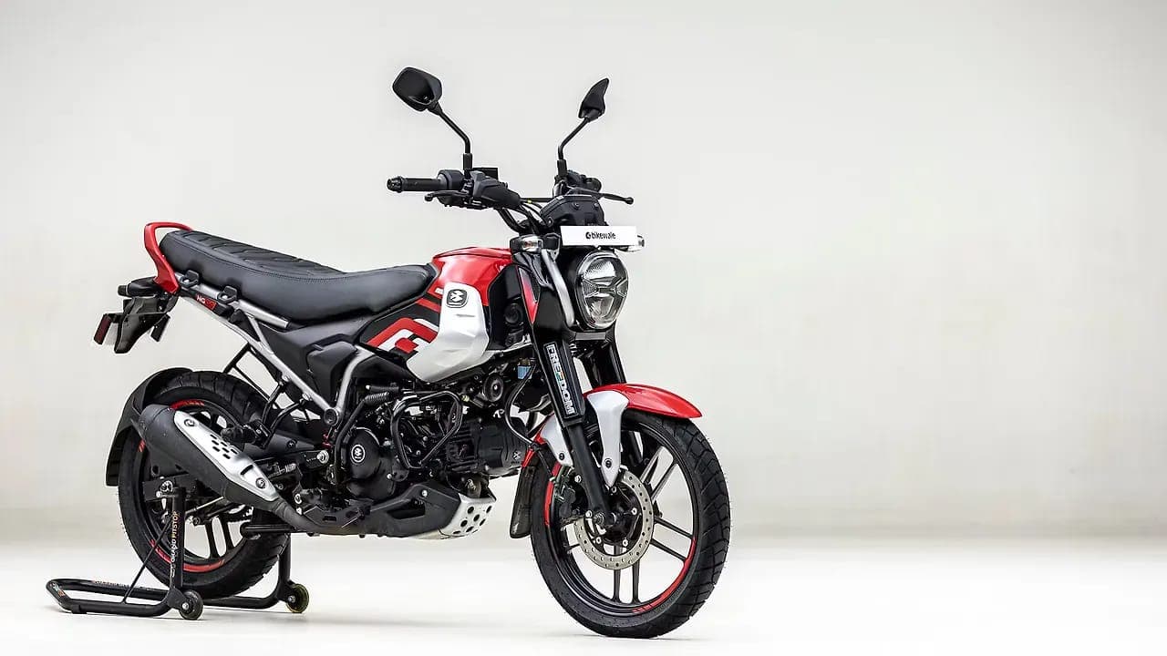 Bajaj CNG Bike freedom right front three-quarter view