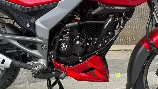 Bajaj Pulsar 150 engine from right view