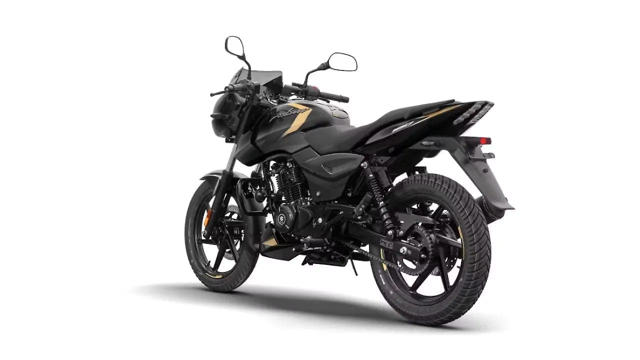 Bajaj Pulsar 180 left rear three-quarter view