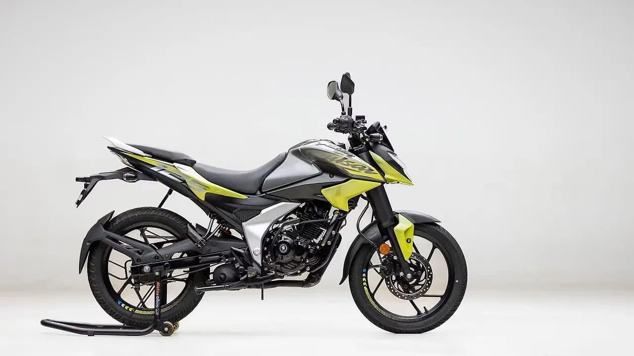 Bajaj Pulsar N125 right side view