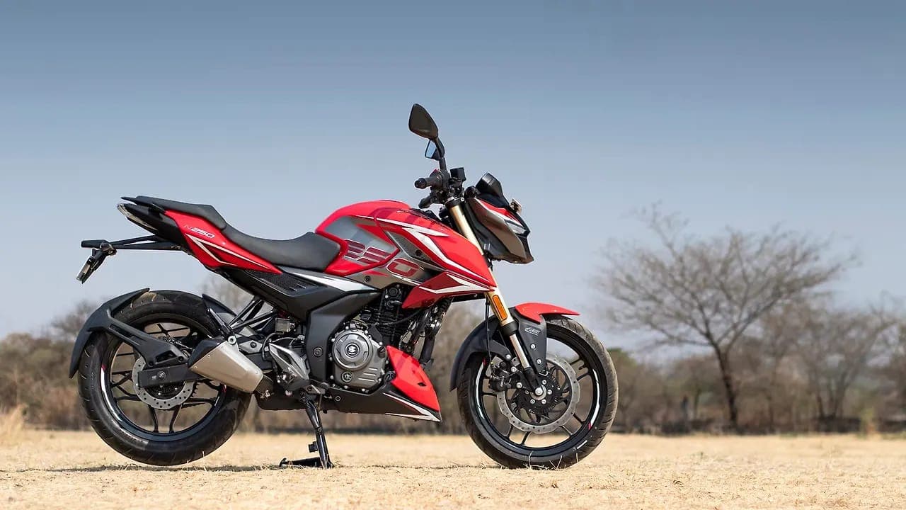 Bajaj Pulsar N250 right side view