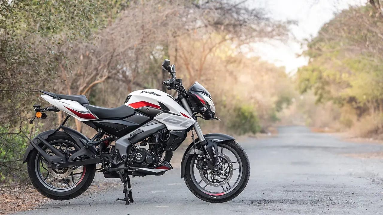 Bajaj Pulsar NS160 ns right side view