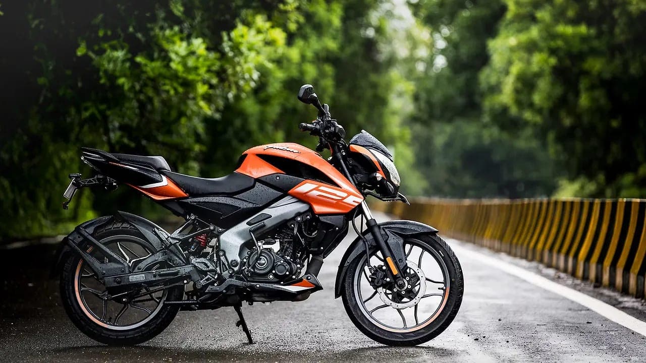 Bajaj Pulsar NS125 right side view