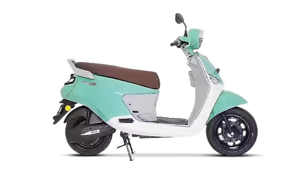 BGauss C12i right side view