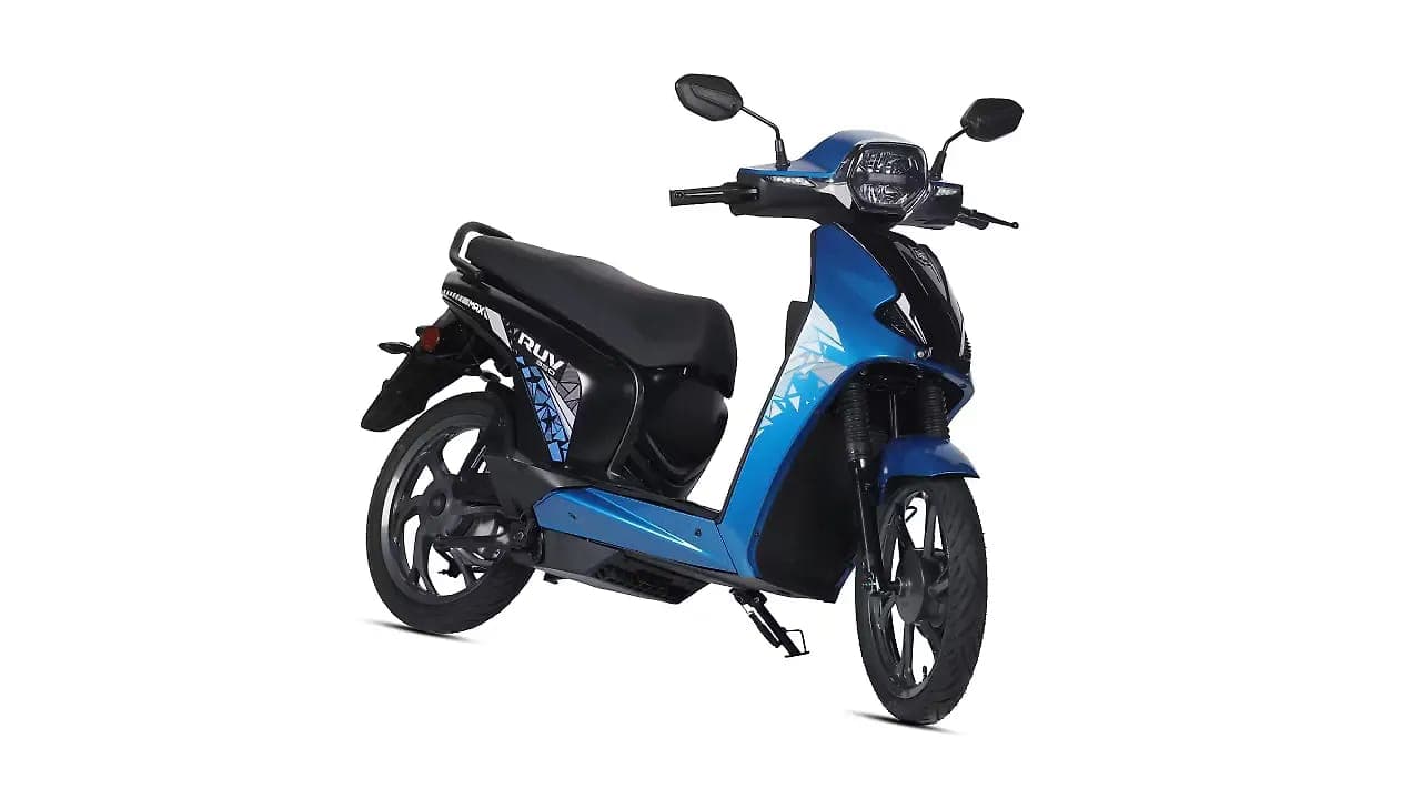BGauss BG RUV 350 ruv350 right front three-quarter view