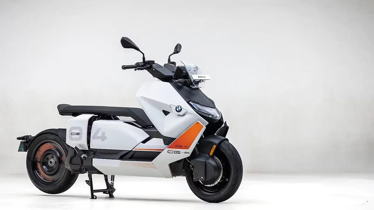 BMW Motorrad CE 04 right front three-quarter view