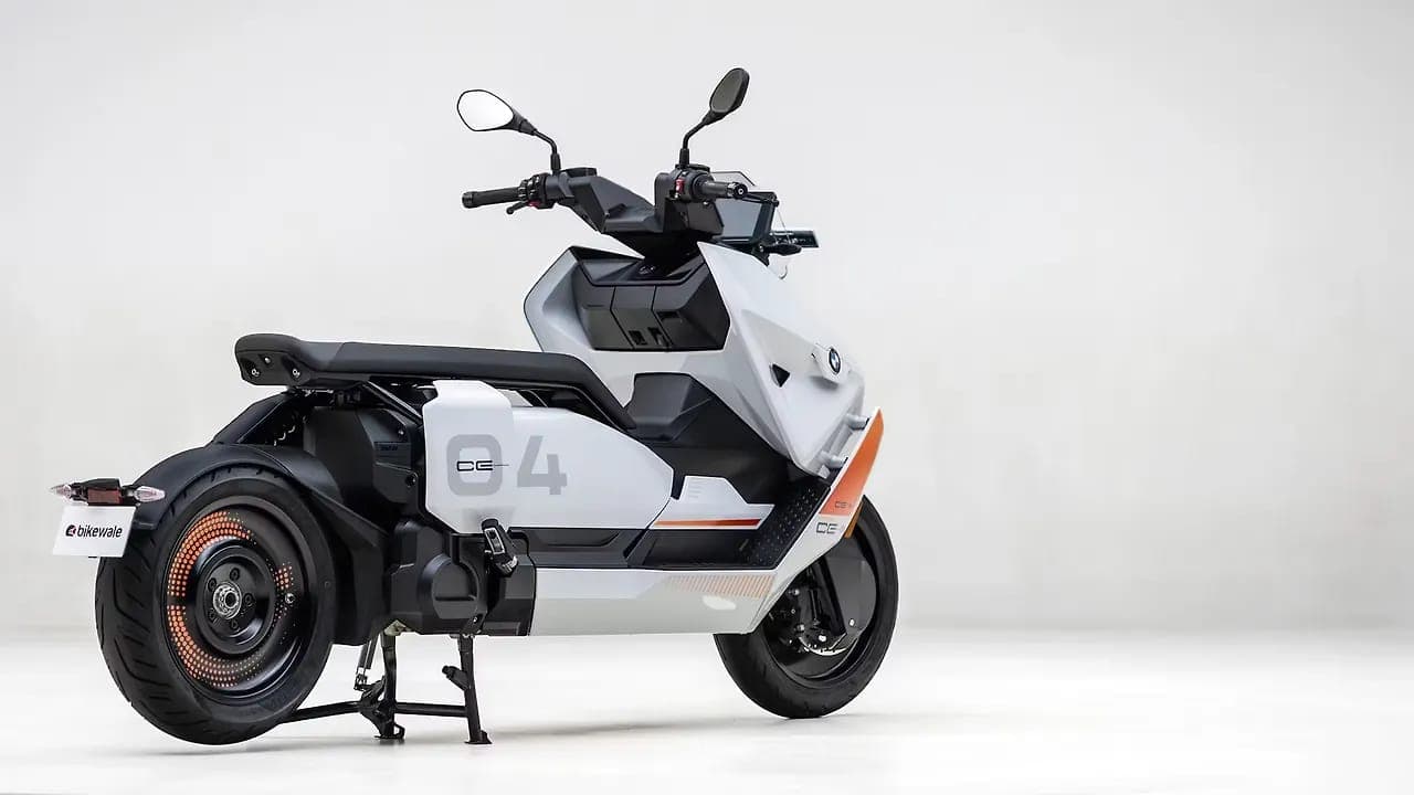 BMW Motorrad CE 04 right rear three-quarter view
