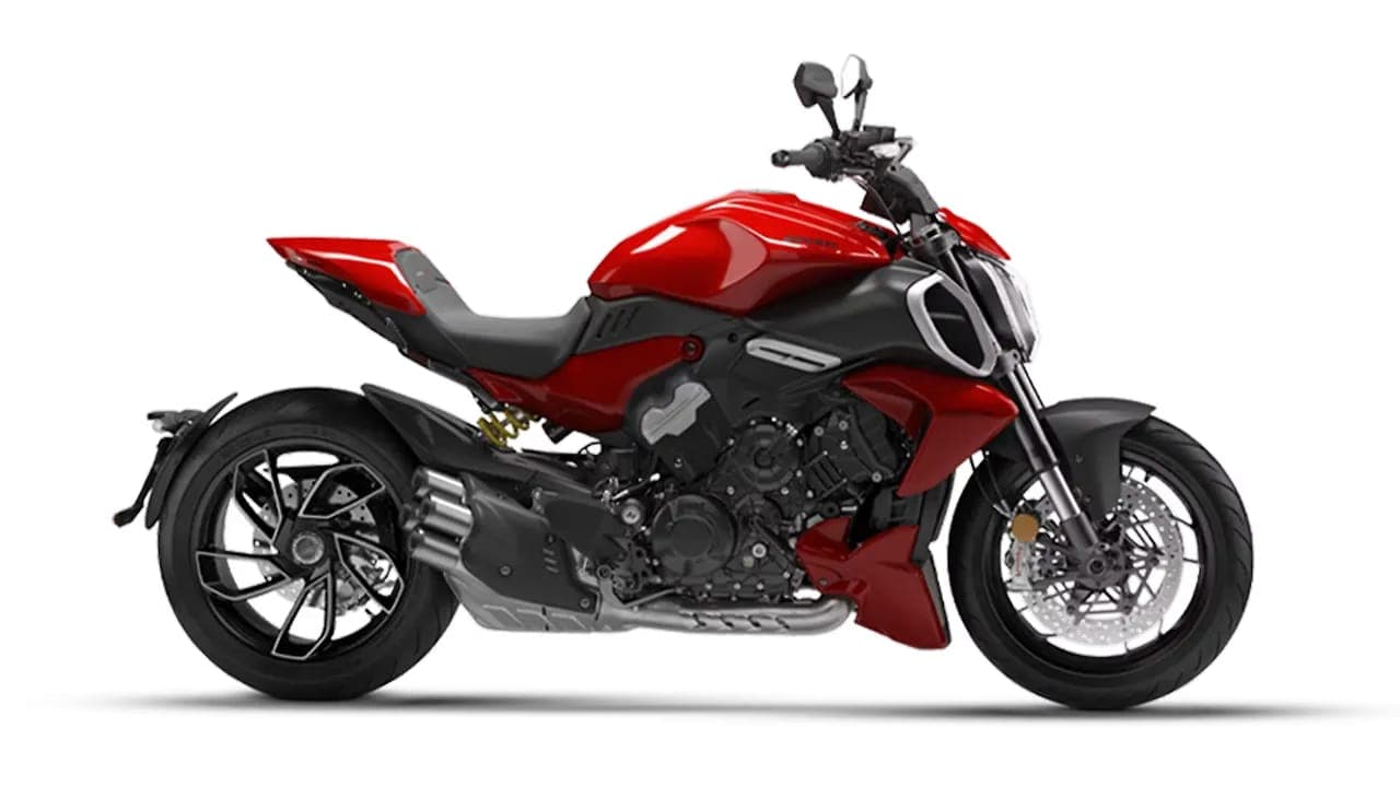 Ducati Diavel V4 right side view