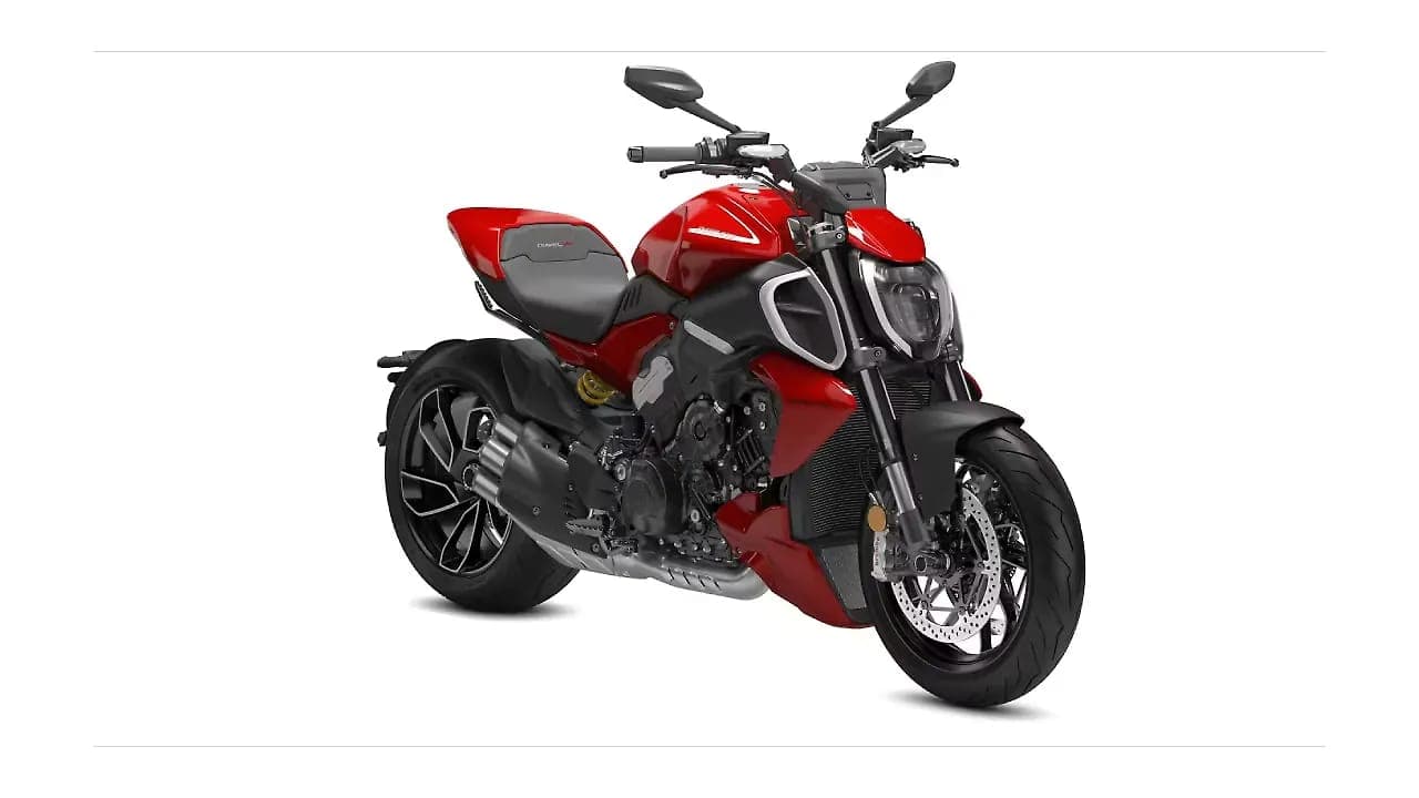 Ducati Diavel V4 right front three-quarter view