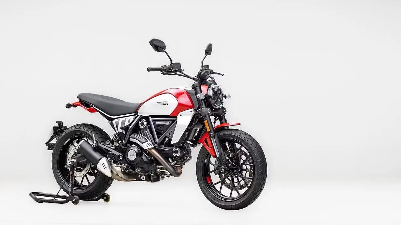 Ducati Scrambler Icon right front three-quarter view