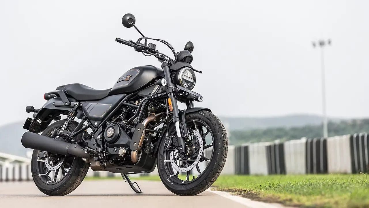 Harley-Davidson X440 right front three-quarter view