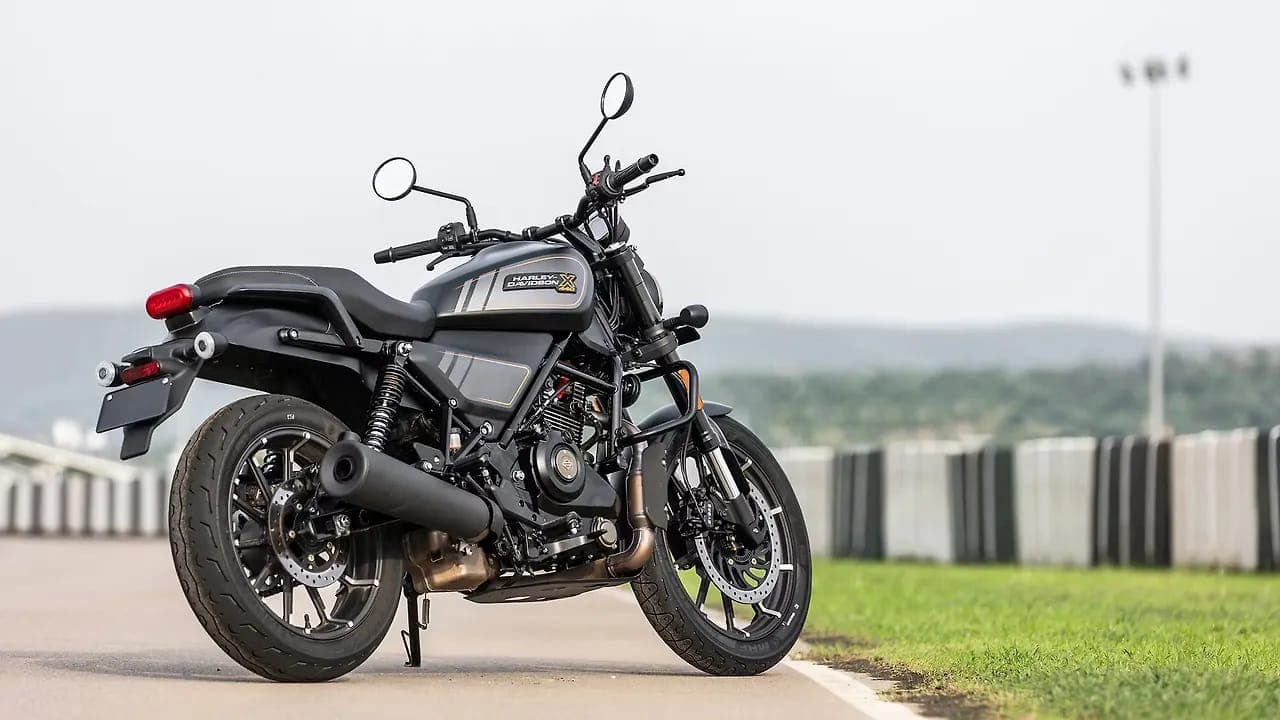 Harley-Davidson X440 right rear three-quarter view