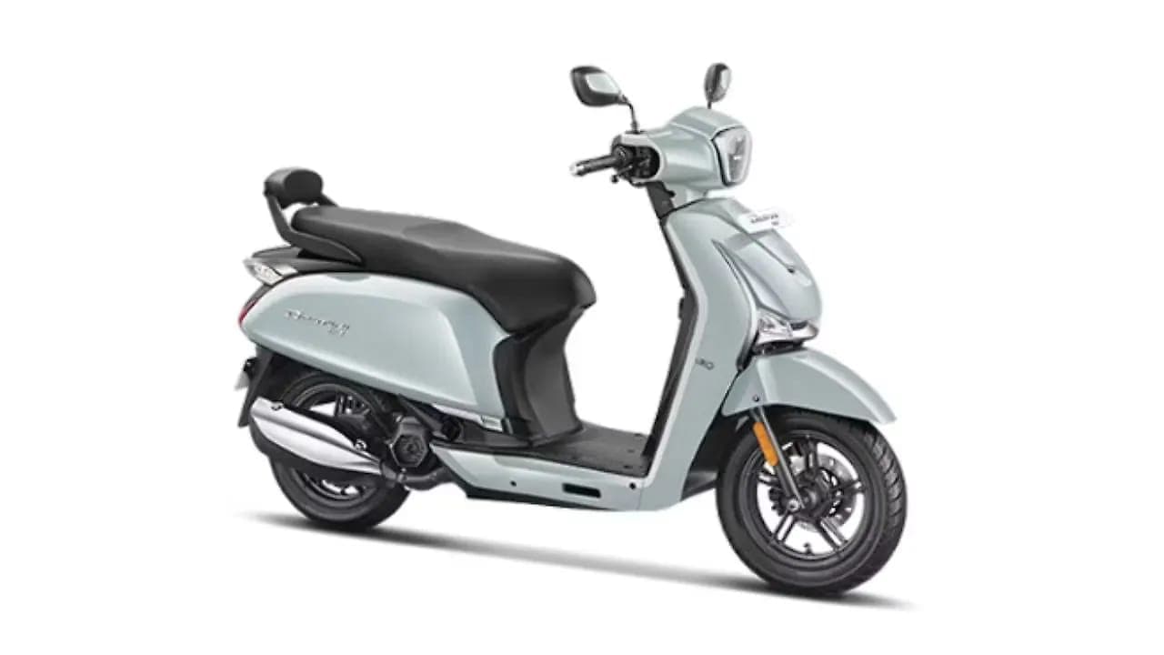 Hero MotoCorp Destini 110 right front three-quarter view