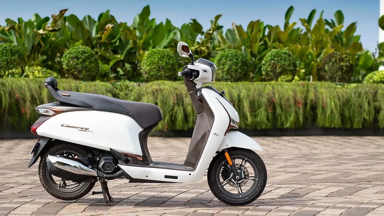 Hero MotoCorp Destini 125 right side view