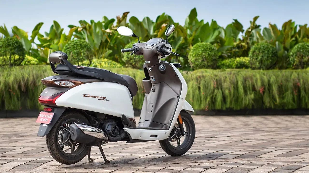 Hero MotoCorp Destini 125 right rear three-quarter view