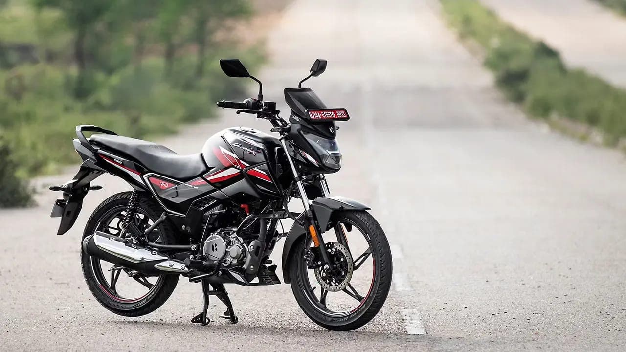 Hero MotoCorp Glamour X 125 right front three-quarter view