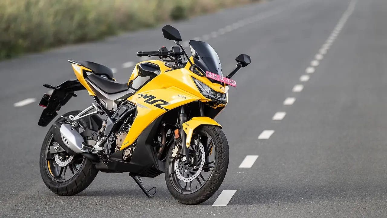 Hero MotoCorp Karizma XMR right front three-quarter view