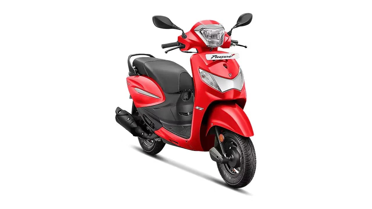 Hero MotoCorp Pleasure + right front three-quarter view