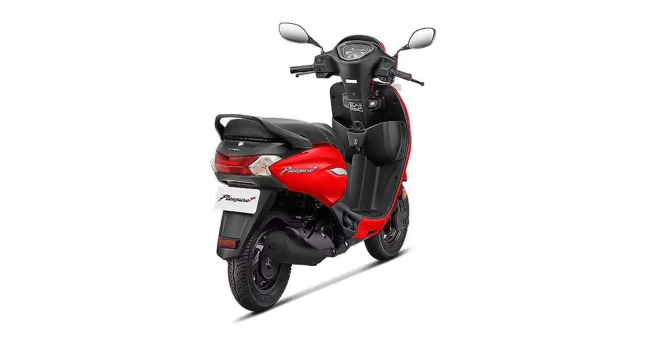 Hero MotoCorp Pleasure + right rear three-quarter view
