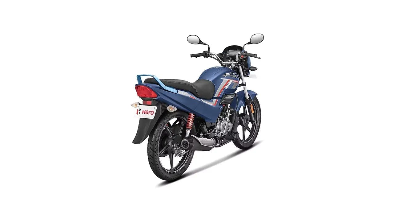 Hero MotoCorp Super Splendor Xtec 2.0 right rear three-quarter view