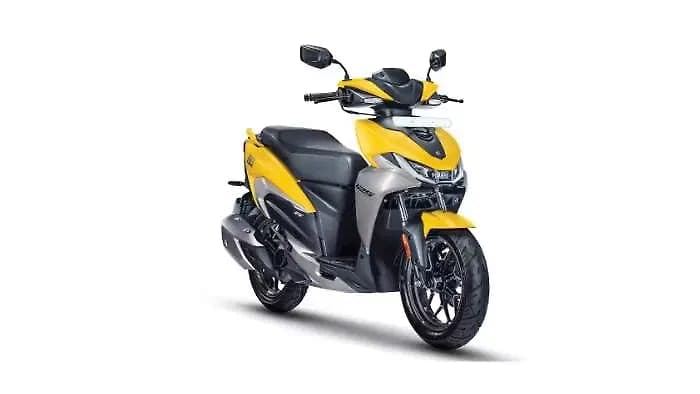 Hero MotoCorp Xoom 125 right front three-quarter view