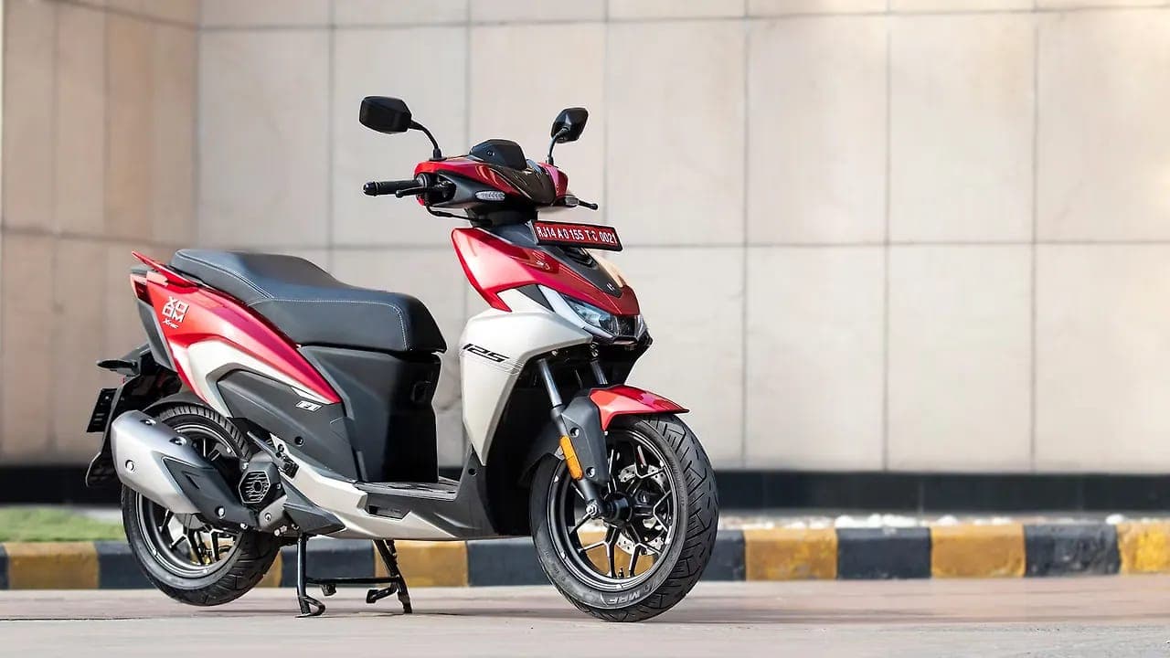 Hero MotoCorp Xoom 125 right front three-quarter view