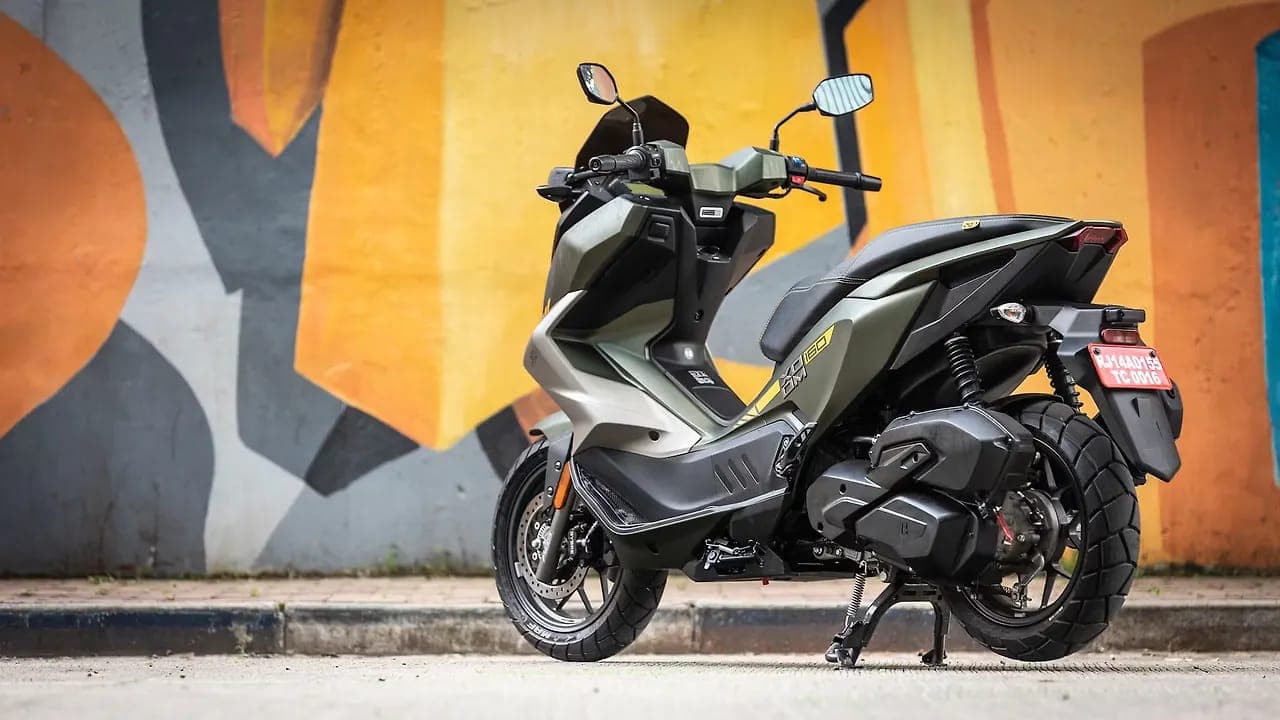Hero MotoCorp Xoom 160 left rear three-quarter view