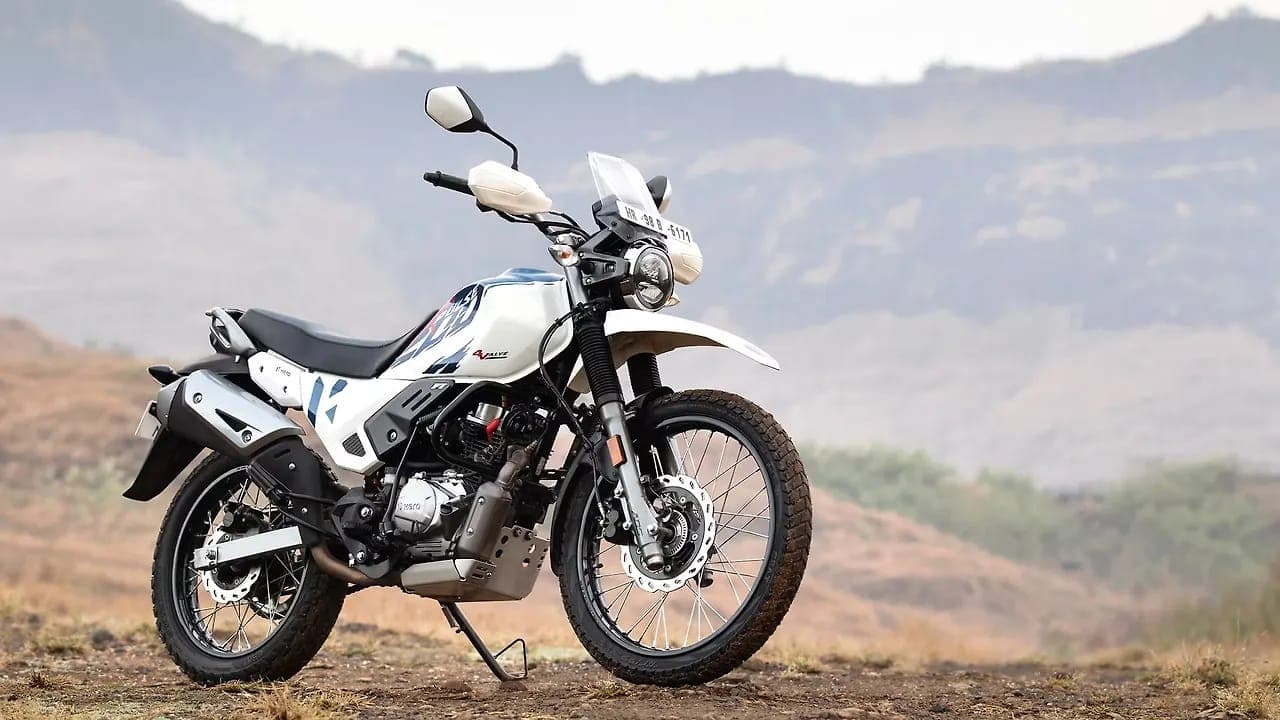 Hero MotoCorp Xpulse 200 4V right front three-quarter view
