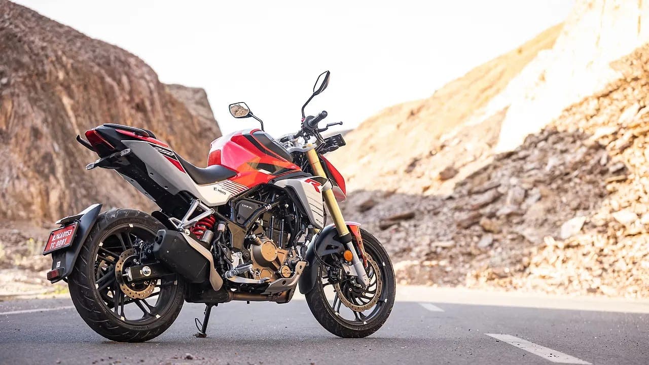 Hero MotoCorp Xtreme 250R right rear three-quarter view