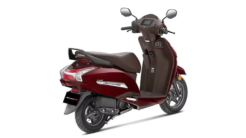 Honda Activa 125 right rear three-quarter view