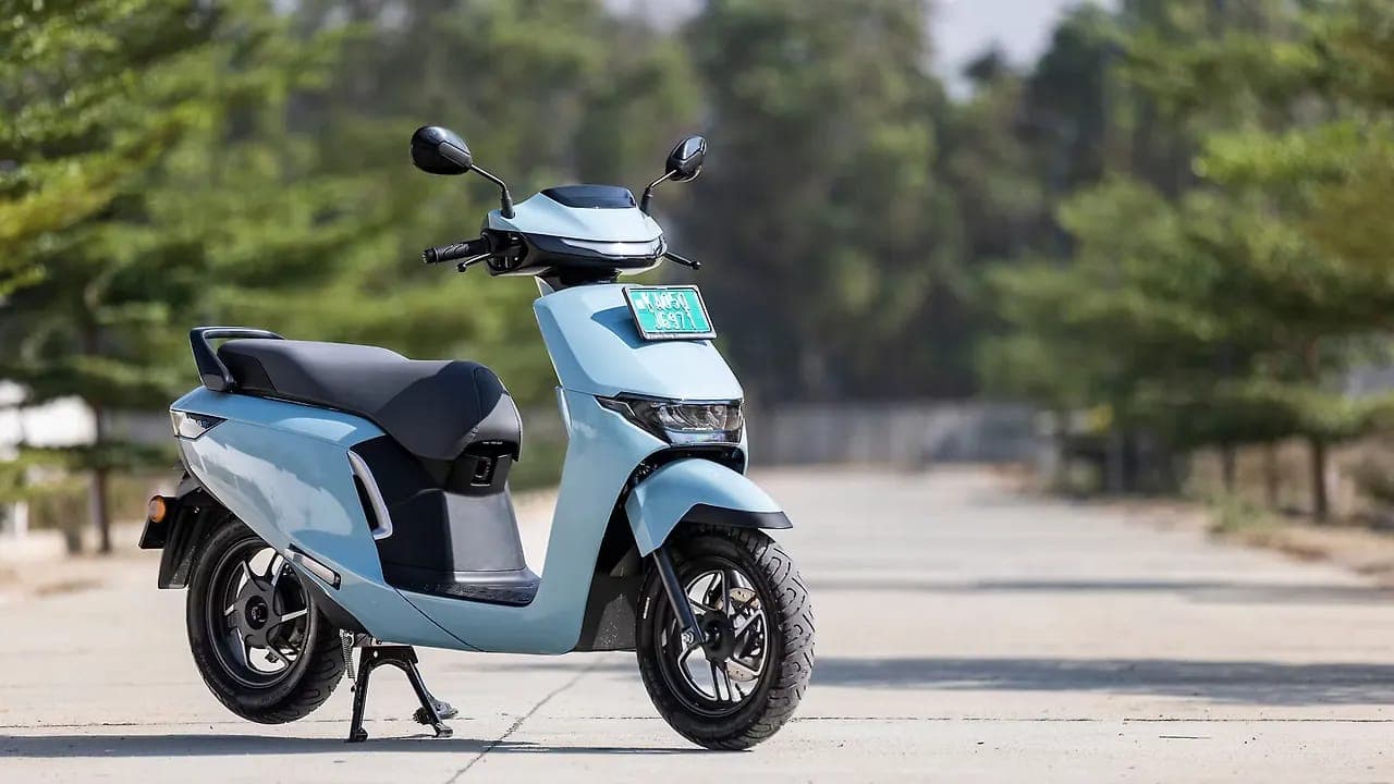 Honda Activa electric e right front three-quarter view