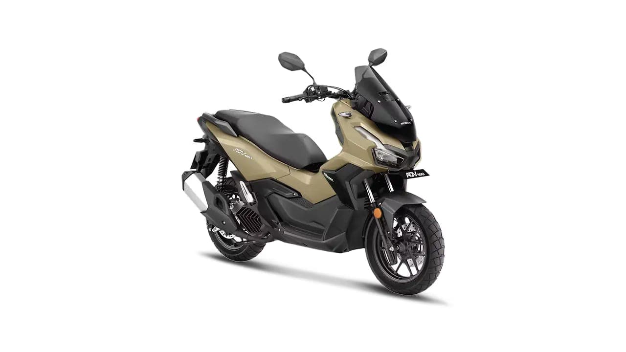 Honda ADV 160 right front three-quarter view