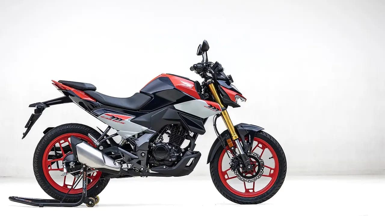 Honda CB 125 Hornet right side view