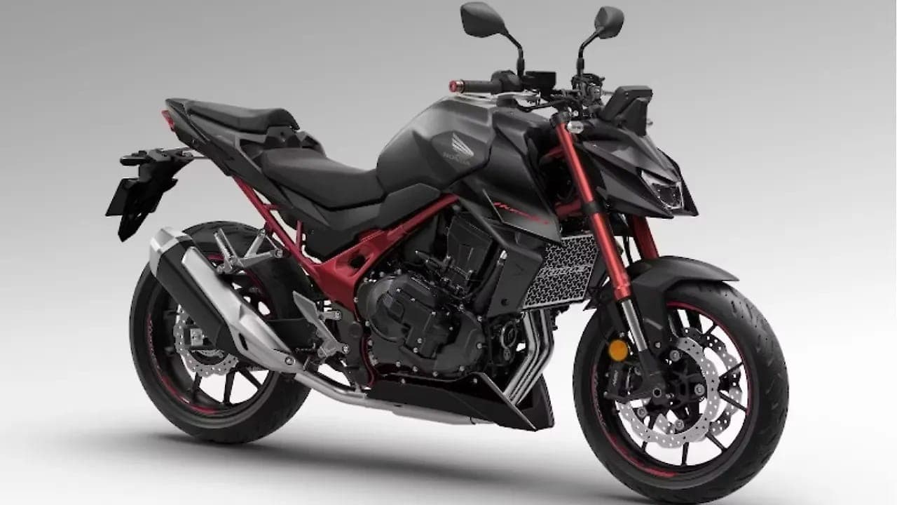Honda CB750 Hornet right front three-quarter view
