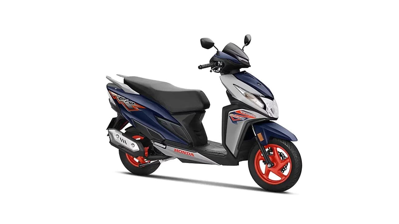 Honda Dio 125 right front three-quarter view