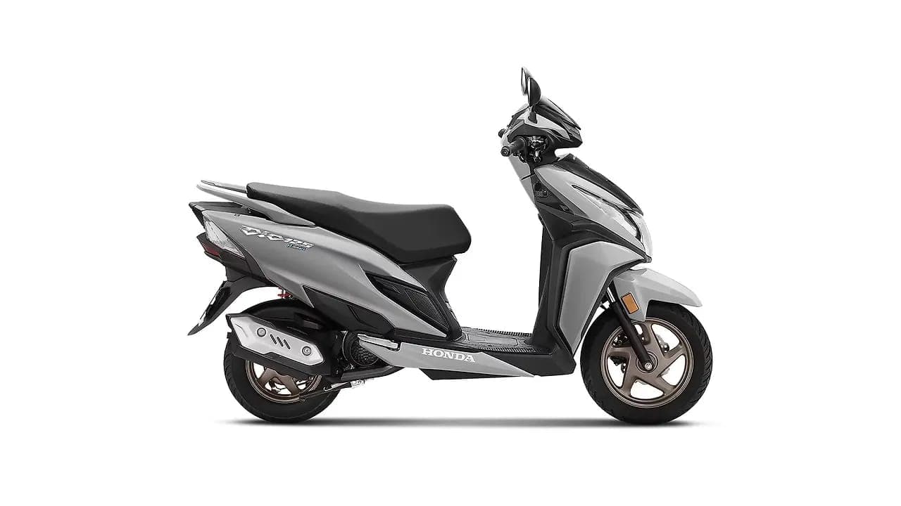 Honda Dio 125 right side view