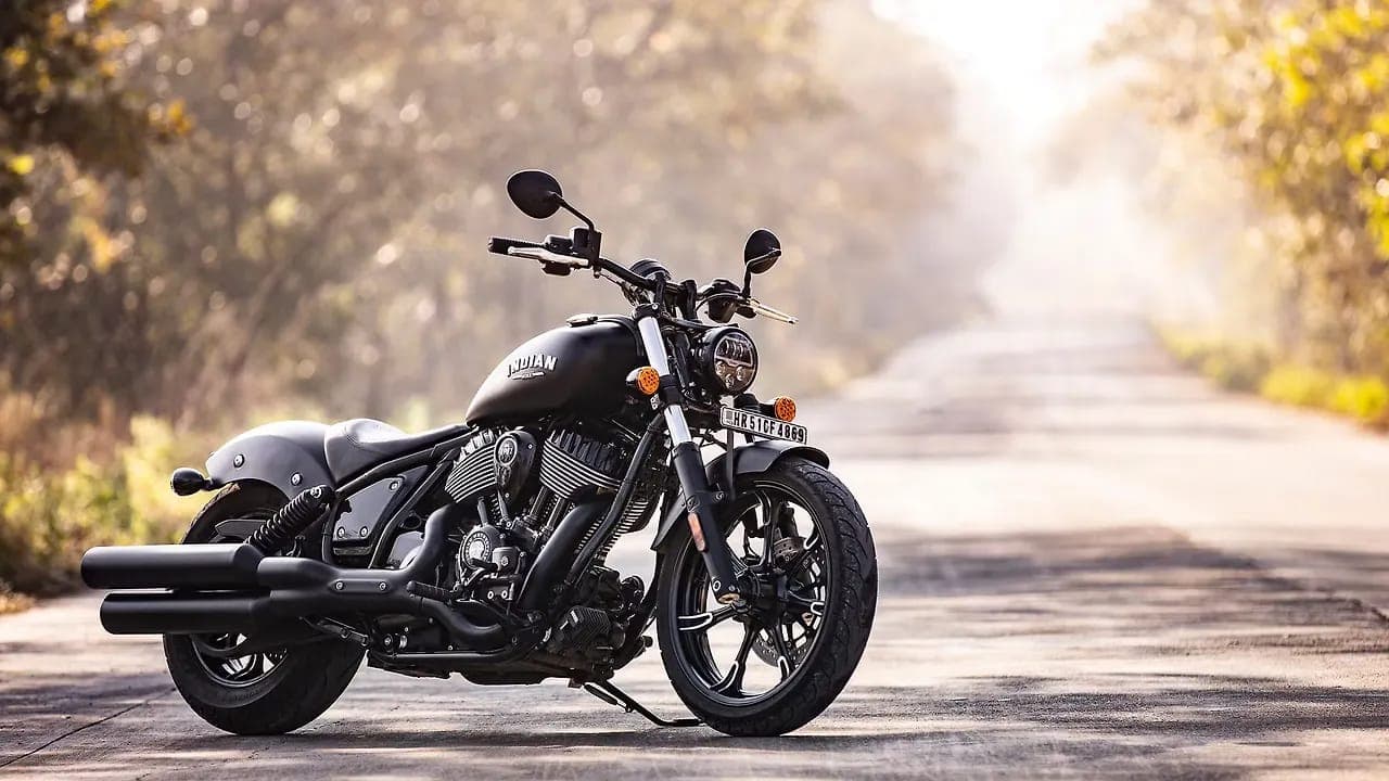 Indian Motorcycle Chief Dark Horse right front three-quarter view